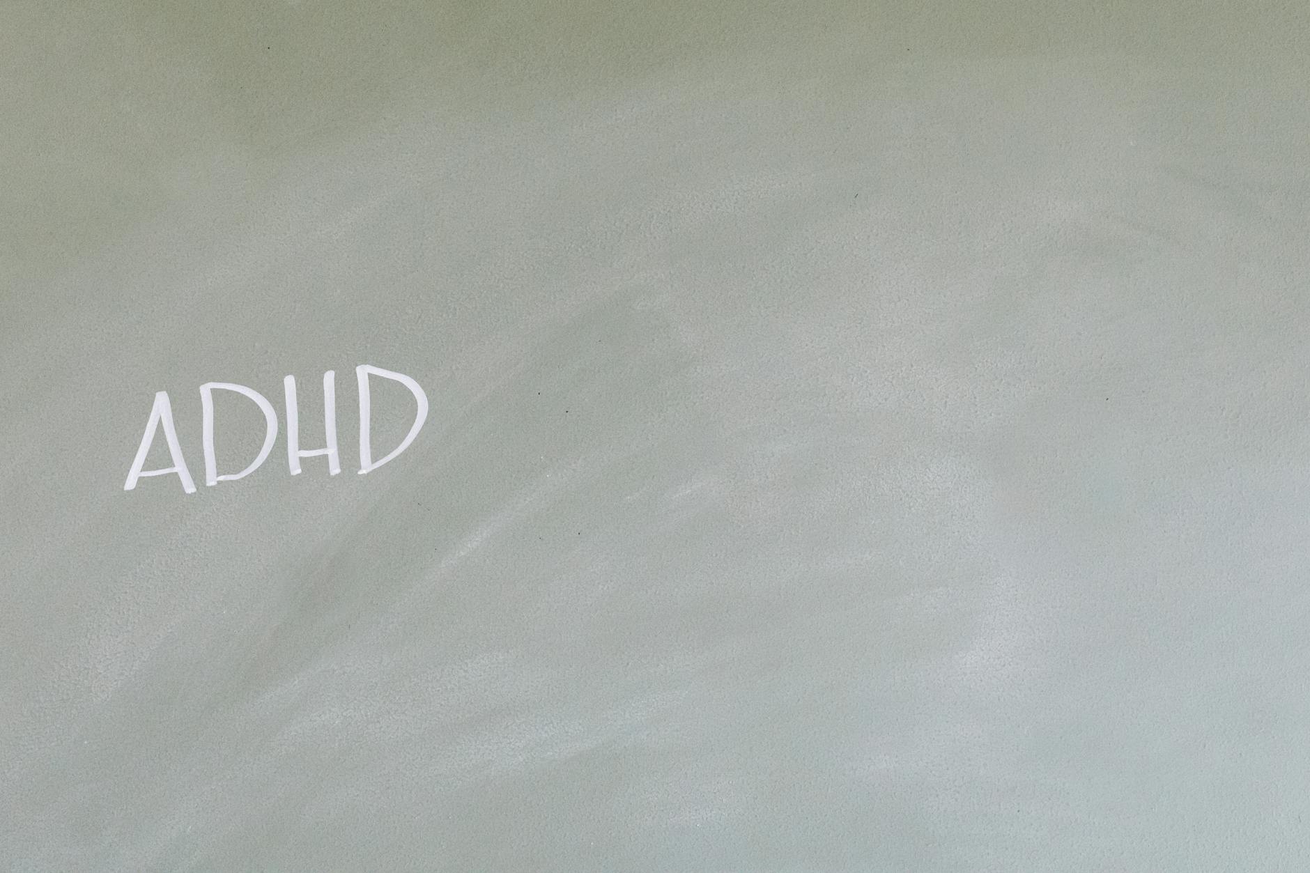 Neurodywersyfikacja w zespole. Jak komunikować się z osobami z ADHD i w spektrum autyzmu w biurze?