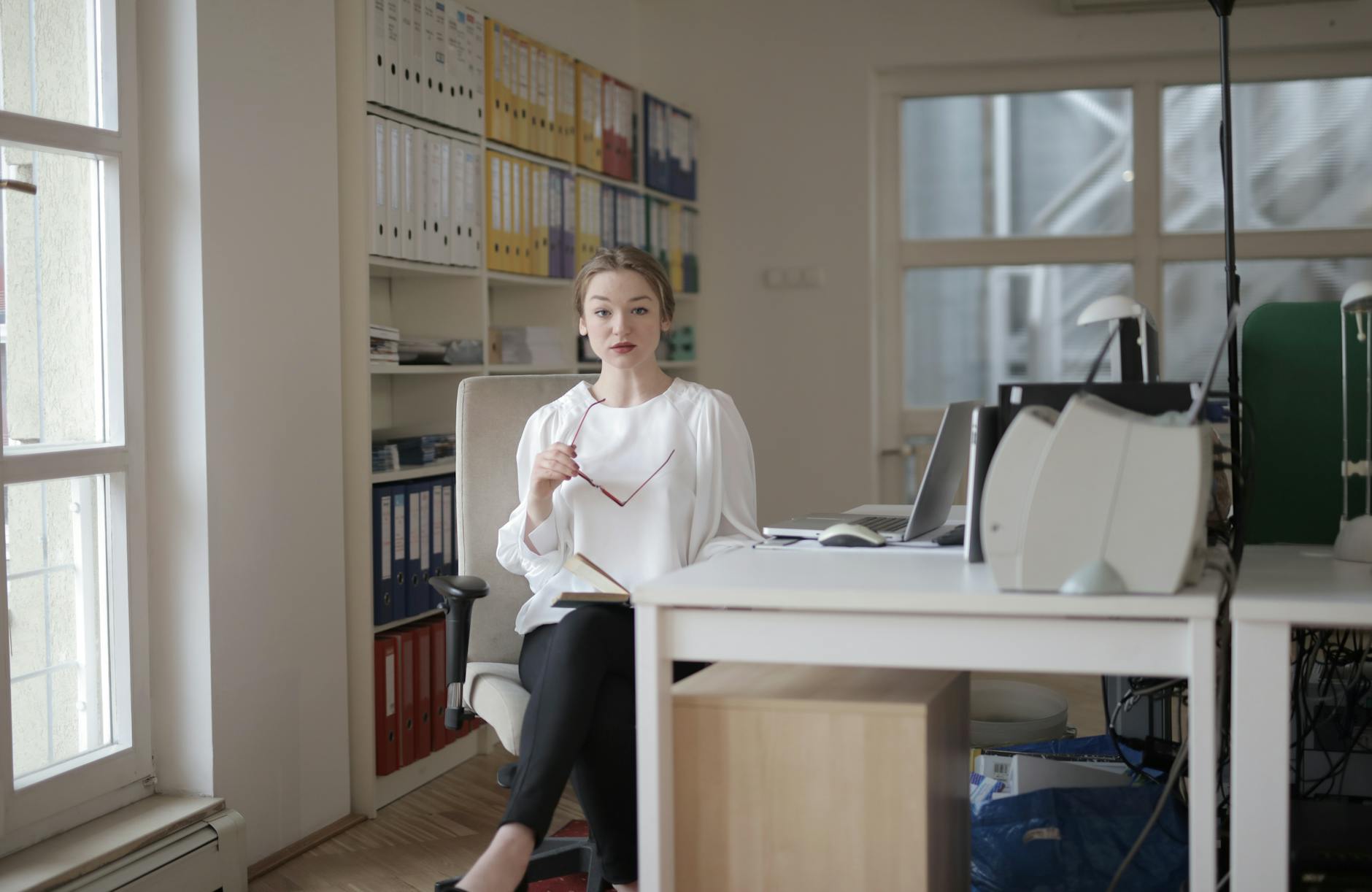 Urlop menstruacyjny i menopauzalny. Nowy standard w regulaminach pracy czy biurowa rewolucja?